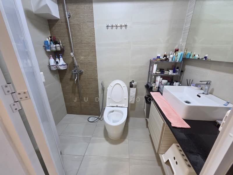 520 Jelapang Road HDB Flat For Sale at S$ 980,000 | PropertyGuru Singapore - Bathroom