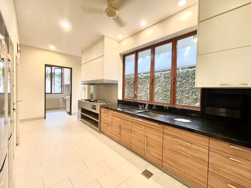 Beautiful 3.5 Storey Designer Detached House in Kembangan, , 6 Bedrooms, 6,500 sqft, Detached House For Rent, by Jackie Mang, 500066557 - Kitchen - PropertyGuru.com.sg