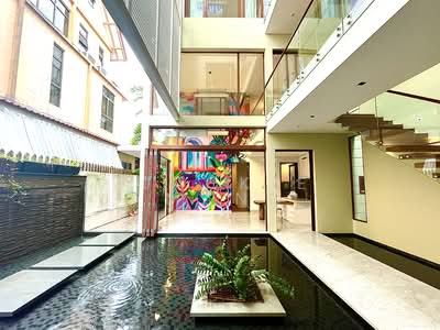 For Rent - Beautiful 3.5 Storey Designer Detached House in Kembangan