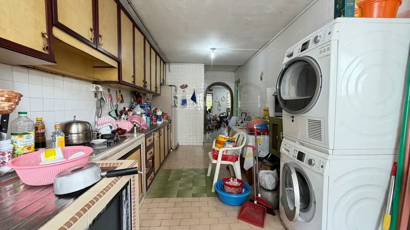 406 Hougang Avenue 10, 406 Hougang Avenue 10, 3 Bedrooms, 980 sqft, HDB Flat For Sale, by Patrick Chee, 500066558 - Kitchen - PropertyGuru.com.sg