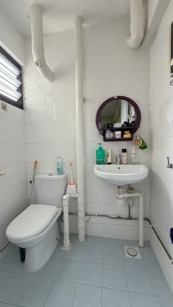 406 Hougang Avenue 10, 406 Hougang Avenue 10, 3 Bedrooms, 980 sqft, HDB Flat For Sale, by Patrick Chee, 500066558 - Bathroom - PropertyGuru.com.sg