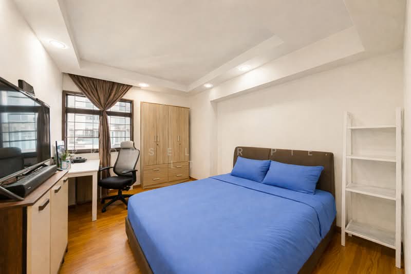 405A Fernvale Lane HDB Flat For Sale at S$ 698,000 | PropertyGuru Singapore - Bedroom