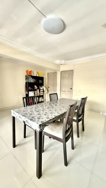 404 Fajar Road HDB Flat For Sale at S$ 588,000 | PropertyGuru Singapore - Dining Room