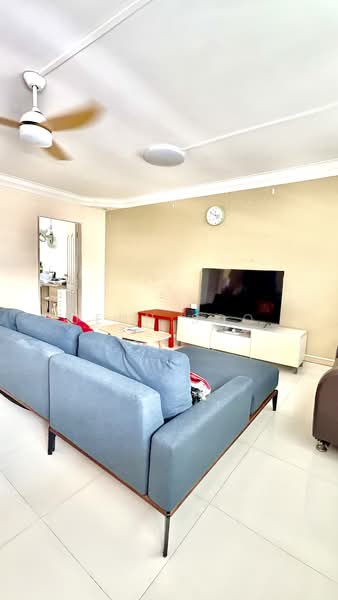 404 Fajar Road HDB Flat For Sale at S$ 588,000 | PropertyGuru Singapore - Living Room