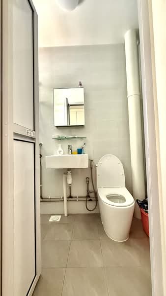 404 Fajar Road HDB Flat For Sale at S$ 588,000 | PropertyGuru Singapore - Bathroom