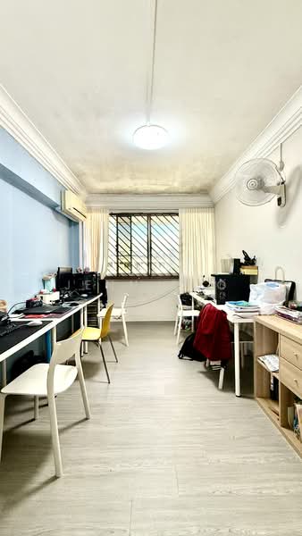 404 Fajar Road HDB Flat For Sale at S$ 588,000 | PropertyGuru Singapore - Study