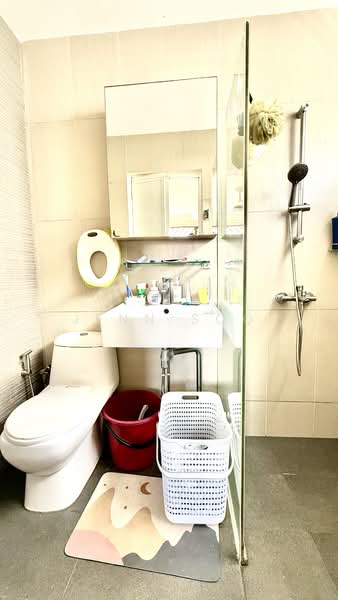 404 Fajar Road HDB Flat For Sale at S$ 588,000 | PropertyGuru Singapore - Bathroom