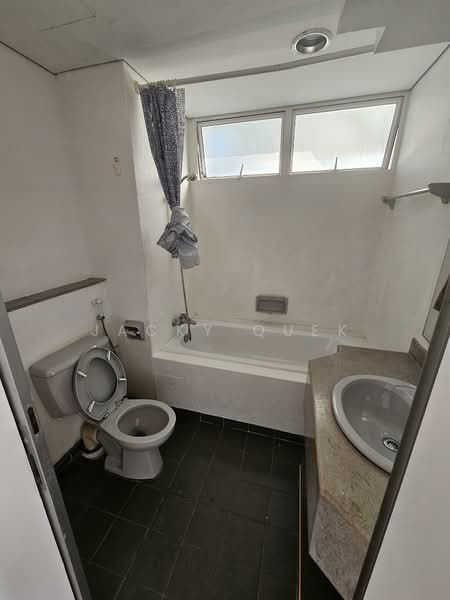 Fernwood Towers, 22 Fernwood Terrace, Room Rental, 130 sqft, Condominium For Rent, by Jacky Quek, 500066576 - Bathroom - PropertyGuru.com.sg