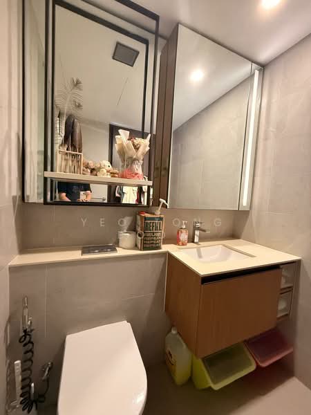 JadeScape Condominium For Sale at S$ 1,799,000 | PropertyGuru Singapore - Bathroom