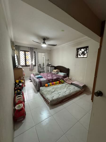265 Bukit Batok East Avenue 4, 265 Bukit Batok East Avenue 4, 3 Bedrooms, 1,001 sqft, HDB Flat For Rent, by Roger Kang, 500066590 - Bedroom - PropertyGuru.com.sg