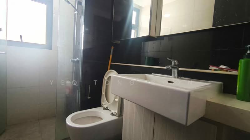 Gem Residences Condominium For Sale at S$ 1,888,888 | PropertyGuru Singapore - Bathroom