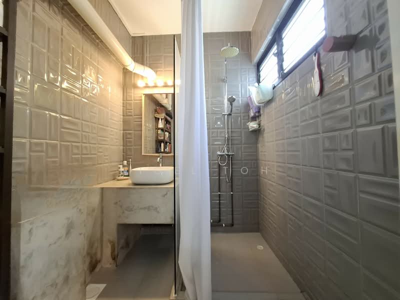 117 Clementi Street 13 HDB Flat For Sale at S$ 780,000 | PropertyGuru Singapore - Bathroom