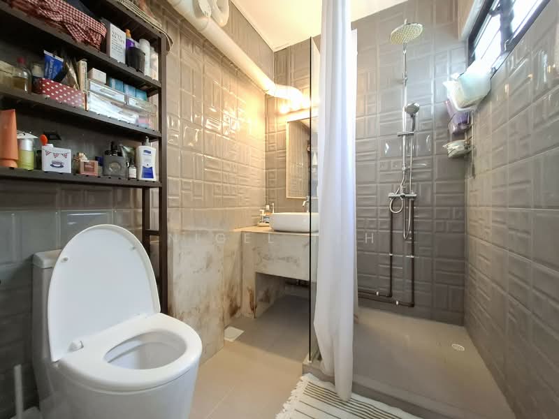 117 Clementi Street 13 HDB Flat For Sale at S$ 780,000 | PropertyGuru Singapore - Bathroom