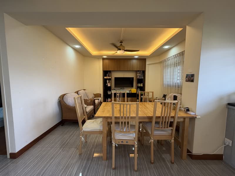 301 Tampines Street 32 HDB Flat For Sale at S$ 715,000 | PropertyGuru Singapore - Living Room
