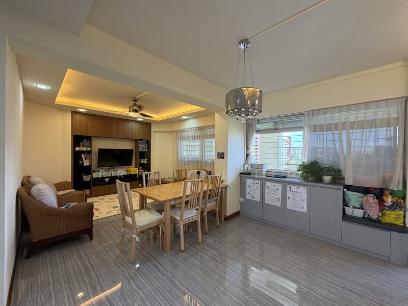 301 Tampines Street 32 HDB Flat For Sale at S$ 715,000 | PropertyGuru Singapore - Living Room