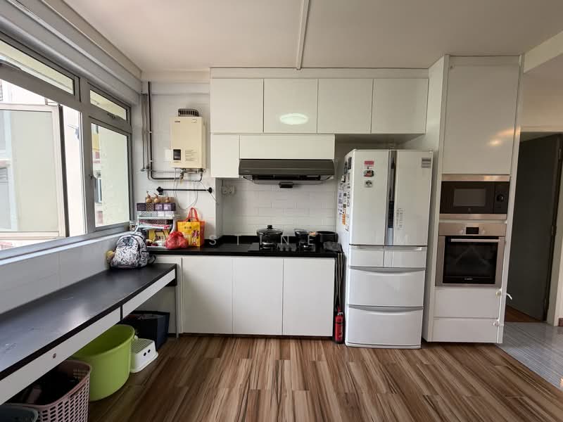 301 Tampines Street 32 HDB Flat For Sale at S$ 715,000 | PropertyGuru Singapore - Kitchen