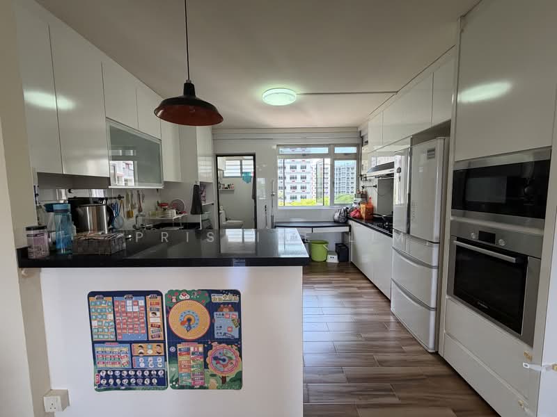 301 Tampines Street 32 HDB Flat For Sale at S$ 715,000 | PropertyGuru Singapore - Kitchen