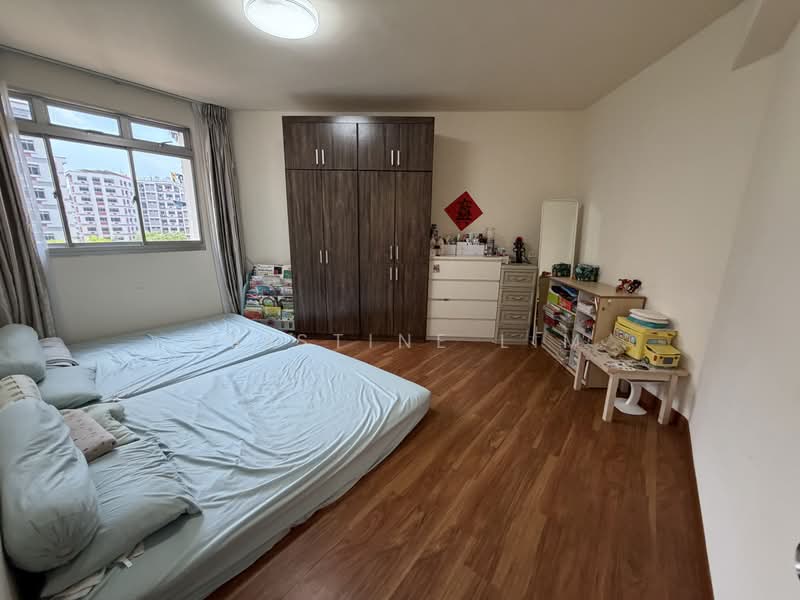 301 Tampines Street 32 HDB Flat For Sale at S$ 715,000 | PropertyGuru Singapore - Bedroom