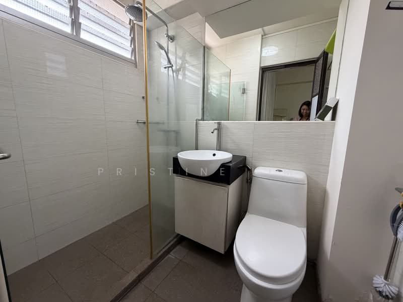 301 Tampines Street 32 HDB Flat For Sale at S$ 715,000 | PropertyGuru Singapore - Bathroom