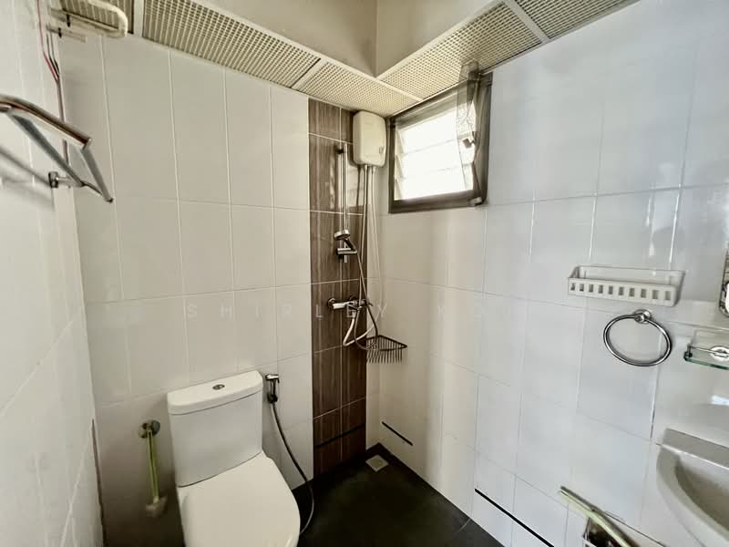 671A Yishun Avenue 4, 671A Yishun Avenue 4, 2 Bedrooms, 721 sqft, HDB Flat For Rent, by Shirley Koh, 500066601 - Bathroom - PropertyGuru.com.sg