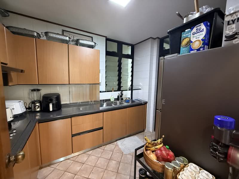 Spring Grove, 53 Grange Road, 2 Bedrooms, 1,012 sqft, Condominium For Rent, by Samuel Lee, 500066603 - Kitchen - PropertyGuru.com.sg