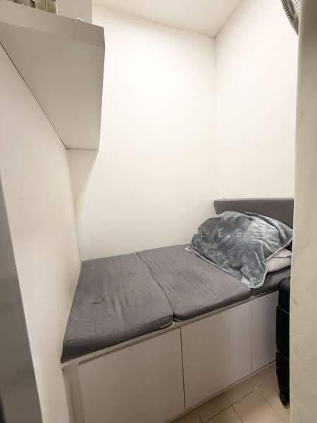 Spring Grove, 53 Grange Road, 2 Bedrooms, 1,012 sqft, Condominium For Rent, by Samuel Lee, 500066603 - Helpers room - PropertyGuru.com.sg