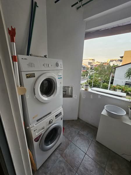 Casa Sarina, 103 Lorong Sarina, Room Rental, 130 sqft, Condominium For Rent, by Jacky Quek, 500066604 - Balcony - PropertyGuru.com.sg