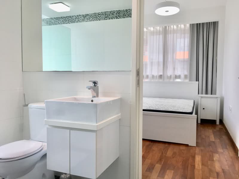 Parc Sophia Apartment For Sale at S$ 1,395,000 | PropertyGuru Singapore - Bathroom