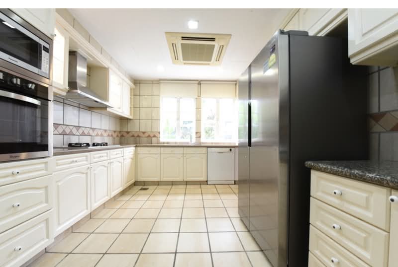 Gentle Villas, Gentle Drive, 5 Bedrooms, 7,382 sqft, Semi-Detached House For Rent, by Kensy ., 500066618 - Kitchen - PropertyGuru.com.sg