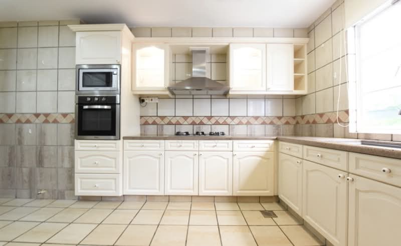 Gentle Villas, Gentle Drive, 5 Bedrooms, 7,382 sqft, Semi-Detached House For Rent, by Kensy ., 500066618 - Kitchen - PropertyGuru.com.sg