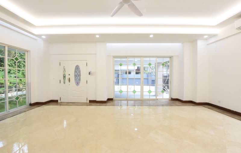 Gentle Villas, Gentle Drive, 5 Bedrooms, 7,382 sqft, Semi-Detached House For Rent, by Kensy ., 500066618 - Entrance - PropertyGuru.com.sg