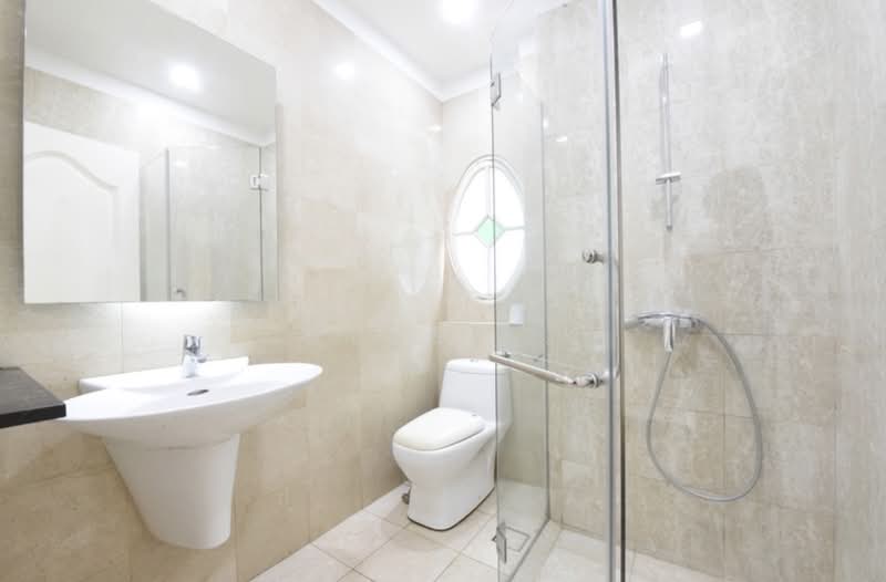 Gentle Villas, Gentle Drive, 5 Bedrooms, 7,382 sqft, Semi-Detached House For Rent, by Kensy ., 500066618 - Bathroom - PropertyGuru.com.sg