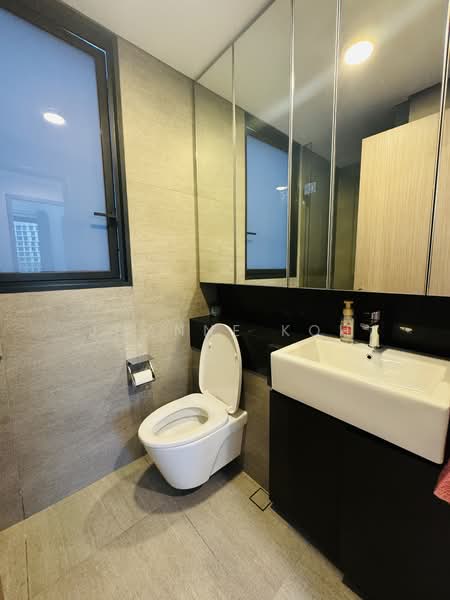 The Woodleigh Residences Apartment For Sale at S$ 1,680,000 | PropertyGuru Singapore - Bathroom