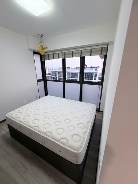 Sims Urban Oasis, 2 Sims Drive, 3 Bedrooms, 1,023 sqft, Condominium For Rent, by Sandra Loke, 500066637 - Bedroom - PropertyGuru.com.sg