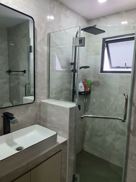 Regentville Condominium For Sale at S$ 1,468,000 | PropertyGuru Singapore - Bathroom