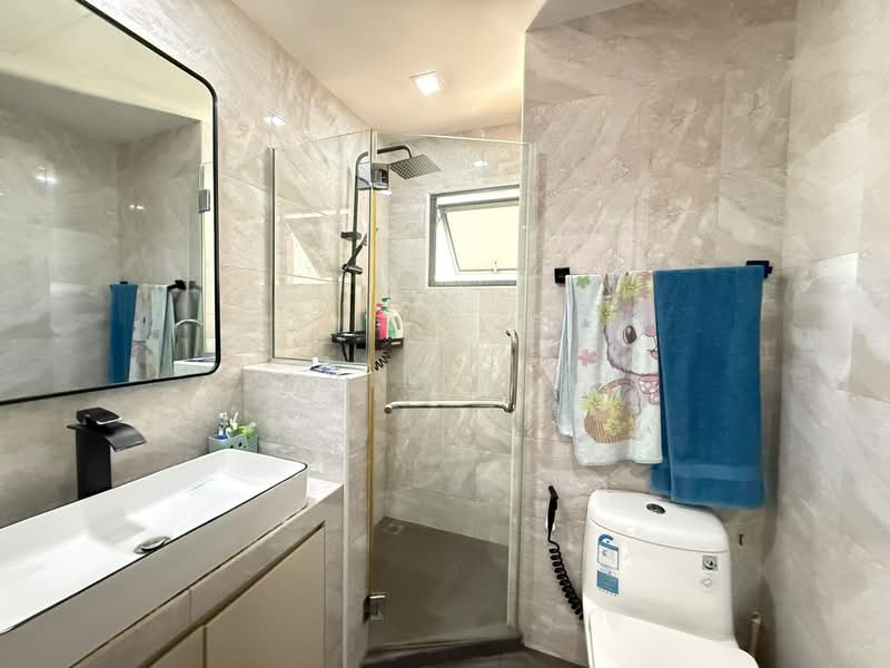 Regentville, 12 Hougang Street 92, Hougang / Punggol / Sengkang, 3 Bedrooms, 1,152 sqft, Condominium For Sale, by Kavin Kuah, 500066655 - Bathroom - PropertyGuru.com.sg