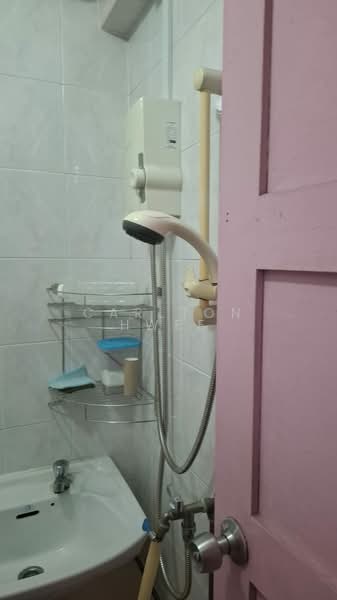229 Bukit Batok East Avenue 3, 229 Bukit Batok East Avenue 3, Room Rental, 150 sqft, HDB Flat For Rent, by Carlton Hwee, 500066658 - Bathroom - PropertyGuru.com.sg