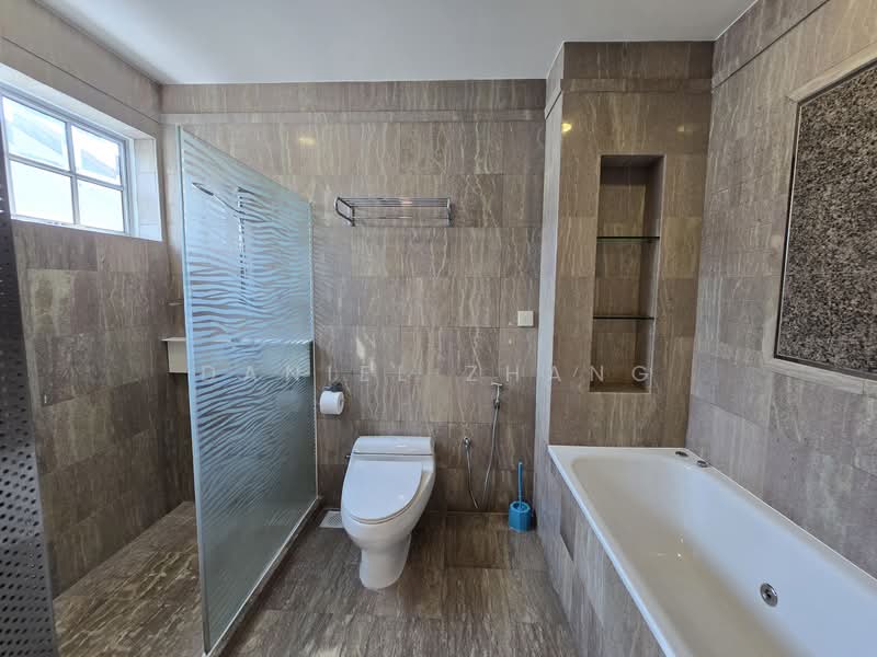 Chestnut Drive, , 6 Bedrooms, 5,500 sqft, Semi-Detached House For Rent, by Daniel Zhang, 500066666 - Bathroom - PropertyGuru.com.sg