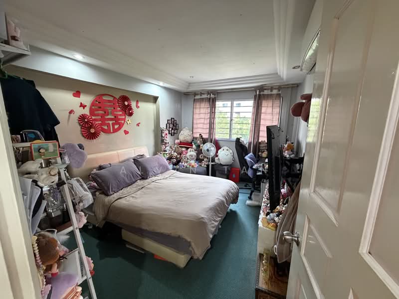 103 Jurong East Street 13 HDB Flat For Sale at S$ 718,000 | PropertyGuru Singapore - Bedroom