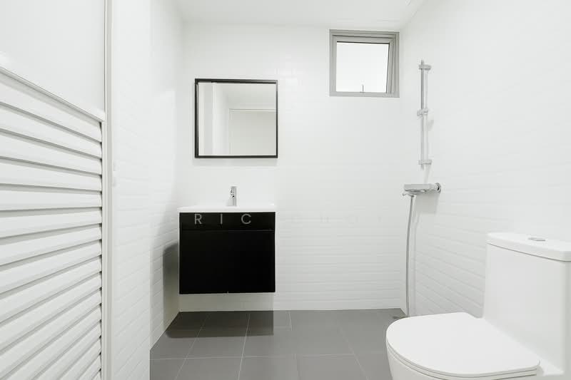 Whitewater Executive Condominium For Sale at S$ 1,300,000 | PropertyGuru Singapore - Bathroom