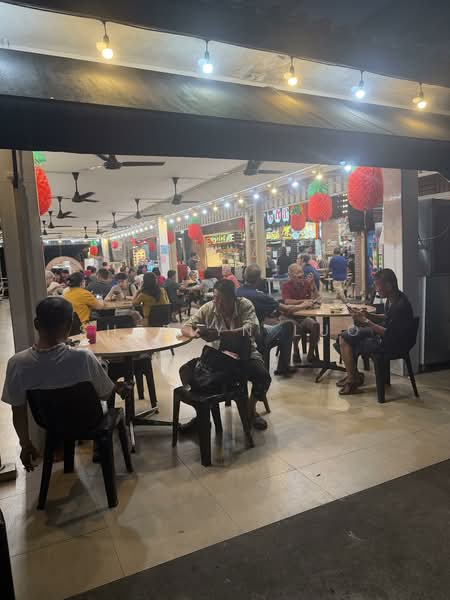 Blk 644 Hougang Ave 8, Hougang Ave 8, 1,431 sqft, Shop / Shophouse For Sale, by Sherlyn Luo, 500066686 - Exterior surrounding  near coffee shop  - CommercialGuru.com.sg