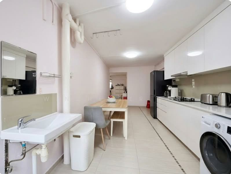 301 Clementi Avenue 4 HDB Flat For Sale at S$ 618,000 | PropertyGuru Singapore - Kitchen