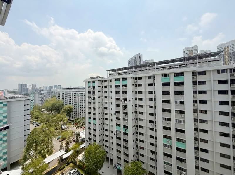 301 Clementi Avenue 4 HDB Flat For Sale at S$ 618,000 | PropertyGuru Singapore - Exterior