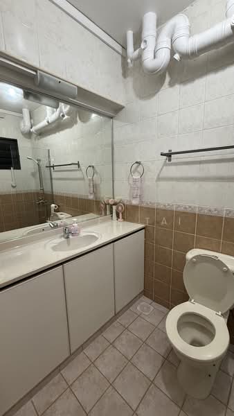 619 Jurong West Street 65 HDB Flat For Sale at S$ 658,000 | PropertyGuru Singapore - Bathroom