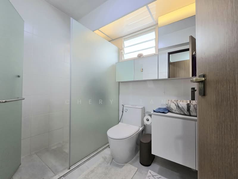 296C Bukit Batok Street 22 HDB Flat For Sale at S$ 995,000 | PropertyGuru Singapore - Bathroom