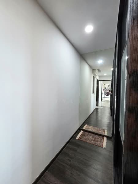296C Bukit Batok Street 22 HDB Flat For Sale at S$ 995,000 | PropertyGuru Singapore - Corridor