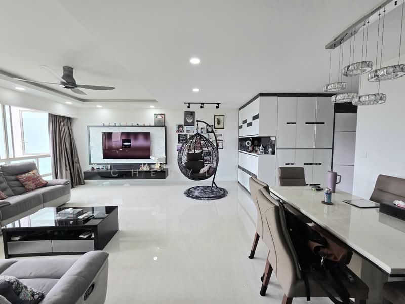 296C Bukit Batok Street 22 HDB Flat For Sale at S$ 995,000 | PropertyGuru Singapore - Living Room