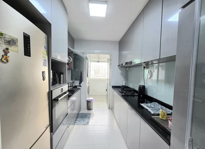 296C Bukit Batok Street 22 HDB Flat For Sale at S$ 995,000 | PropertyGuru Singapore - Kitchen