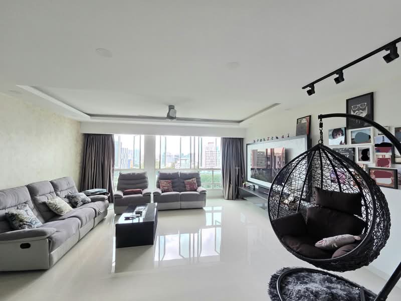 296C Bukit Batok Street 22 HDB Flat For Sale at S$ 995,000 | PropertyGuru Singapore - Living Room