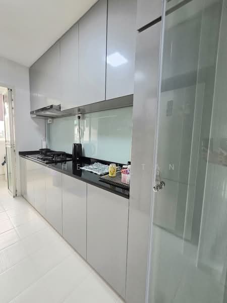 296C Bukit Batok Street 22 HDB Flat For Sale at S$ 995,000 | PropertyGuru Singapore - Kitchen